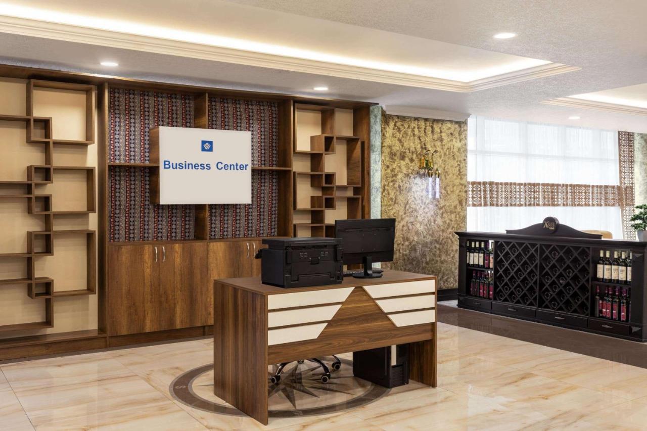 Hotel Wyndham Baky Esterno foto