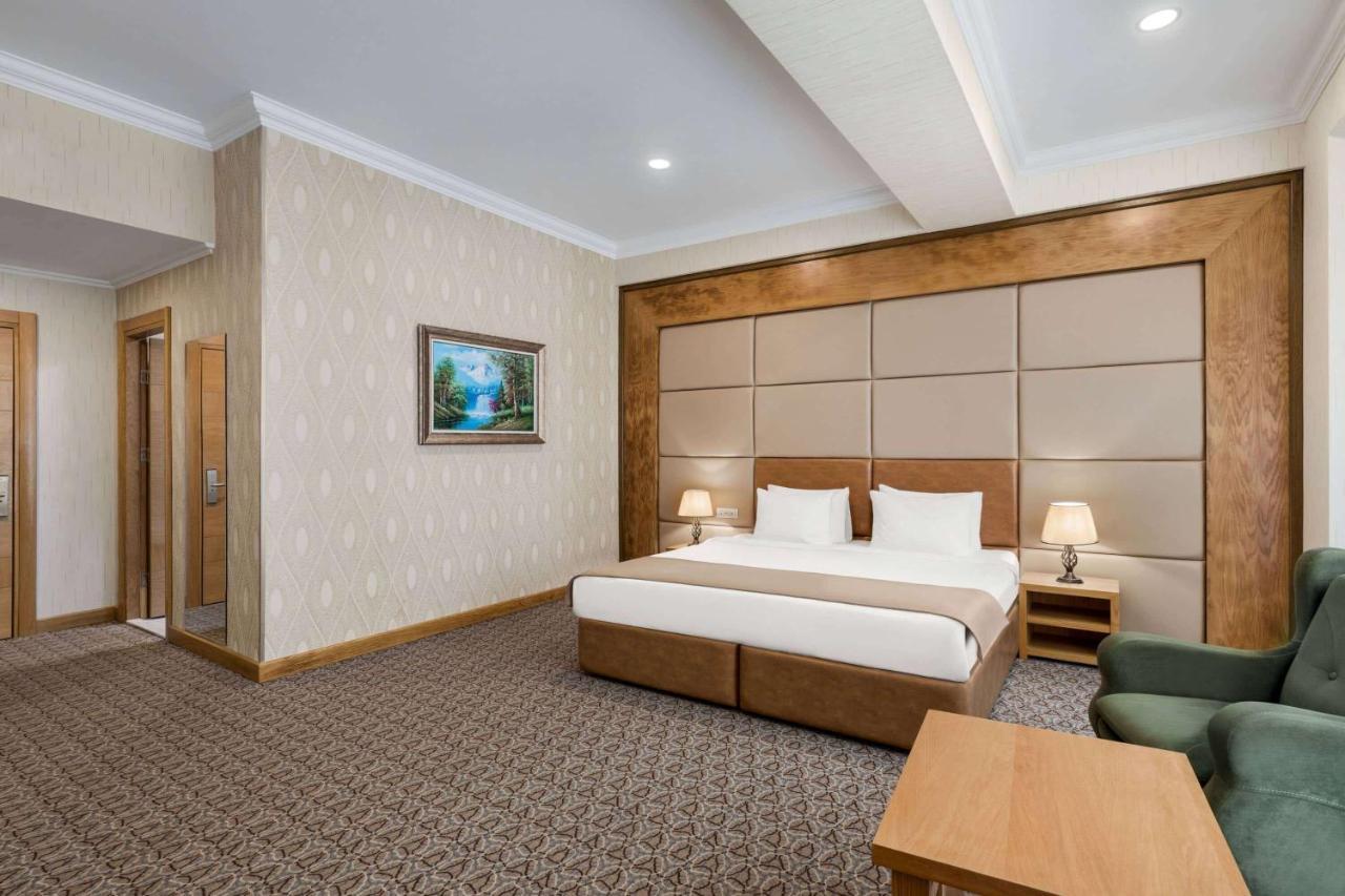 Hotel Wyndham Baky Esterno foto